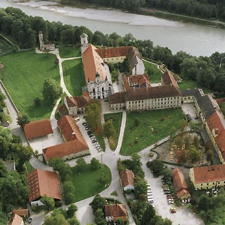 Klostergasthof Raitenhaslach Burghausen Buitenkant foto