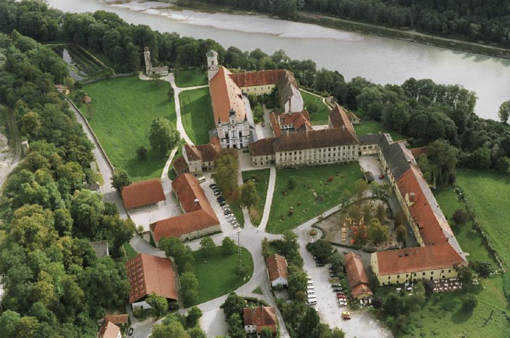 Klostergasthof Raitenhaslach Burghausen Buitenkant foto