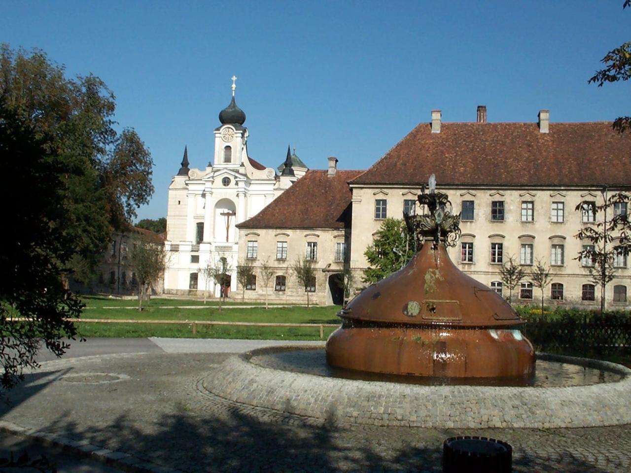 Klostergasthof Raitenhaslach Burghausen Buitenkant foto