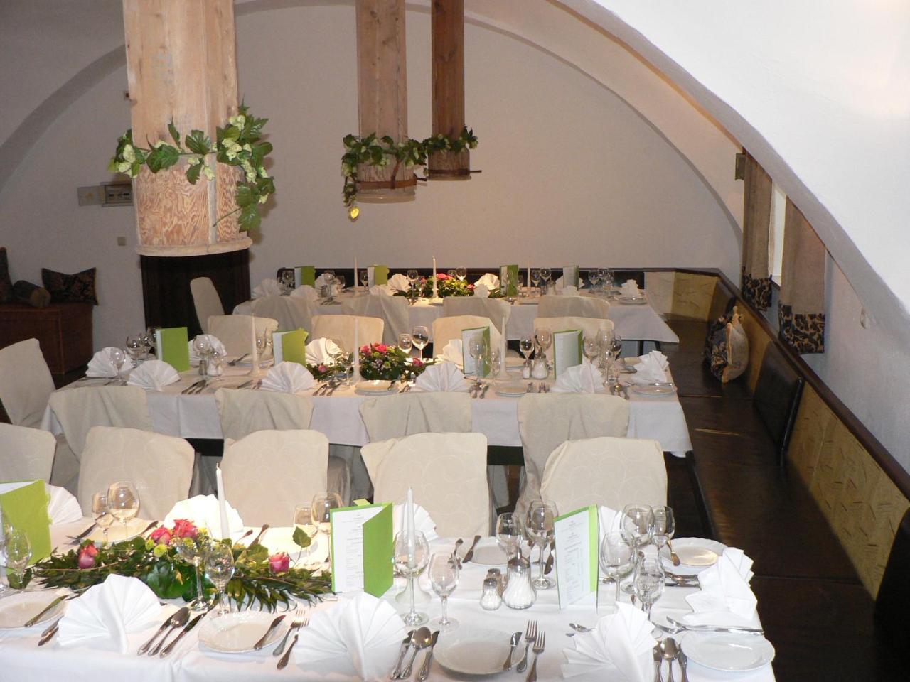 Klostergasthof Raitenhaslach Burghausen Buitenkant foto