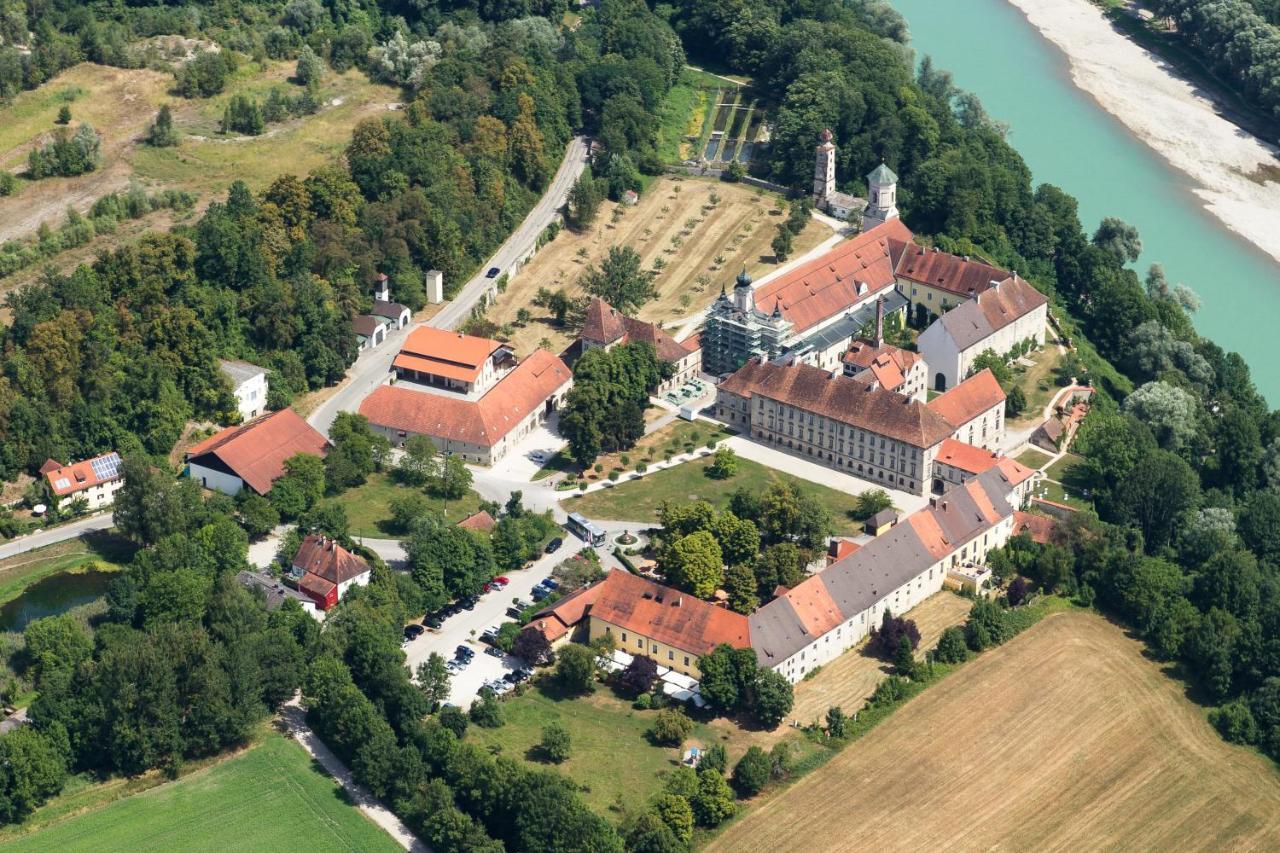 Klostergasthof Raitenhaslach Burghausen Buitenkant foto