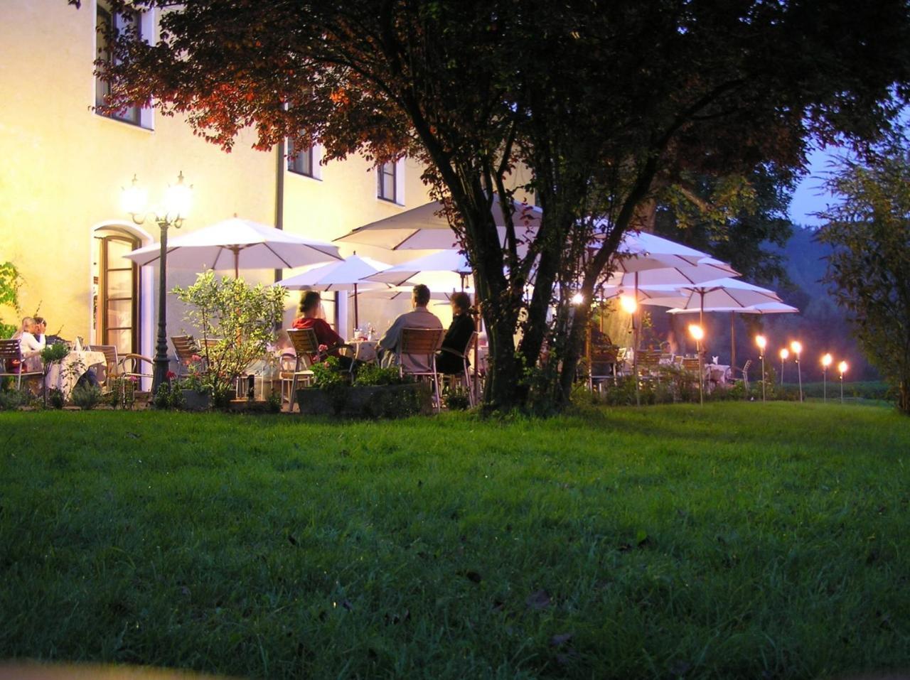 Klostergasthof Raitenhaslach Burghausen Buitenkant foto