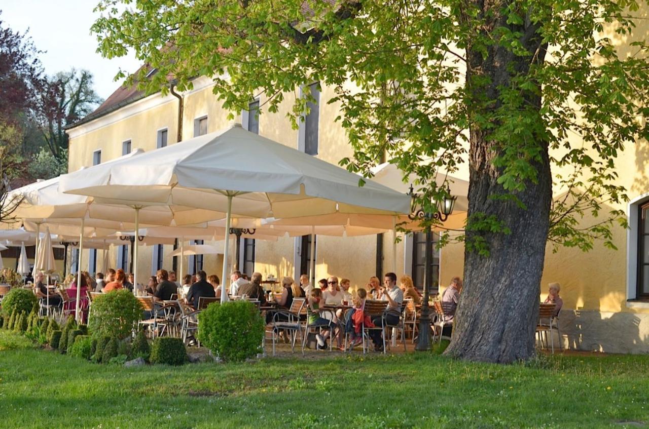 Klostergasthof Raitenhaslach Burghausen Buitenkant foto