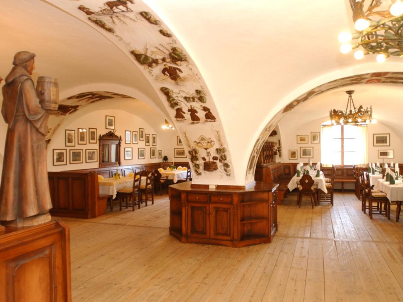 Klostergasthof Raitenhaslach Burghausen Buitenkant foto